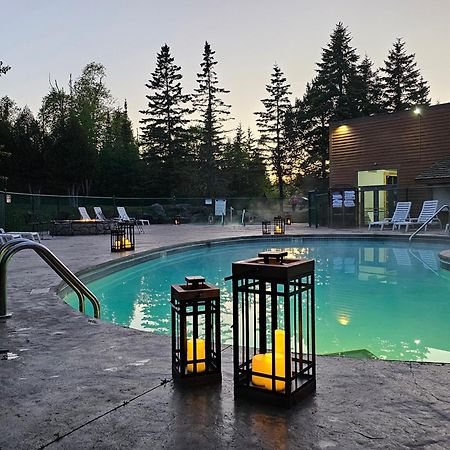 Superior Shores Resort Ту Харбърс Екстериор снимка
