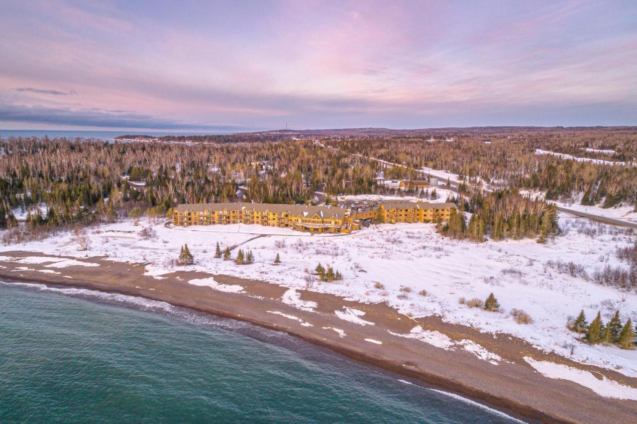 Superior Shores Resort Ту Харбърс Екстериор снимка