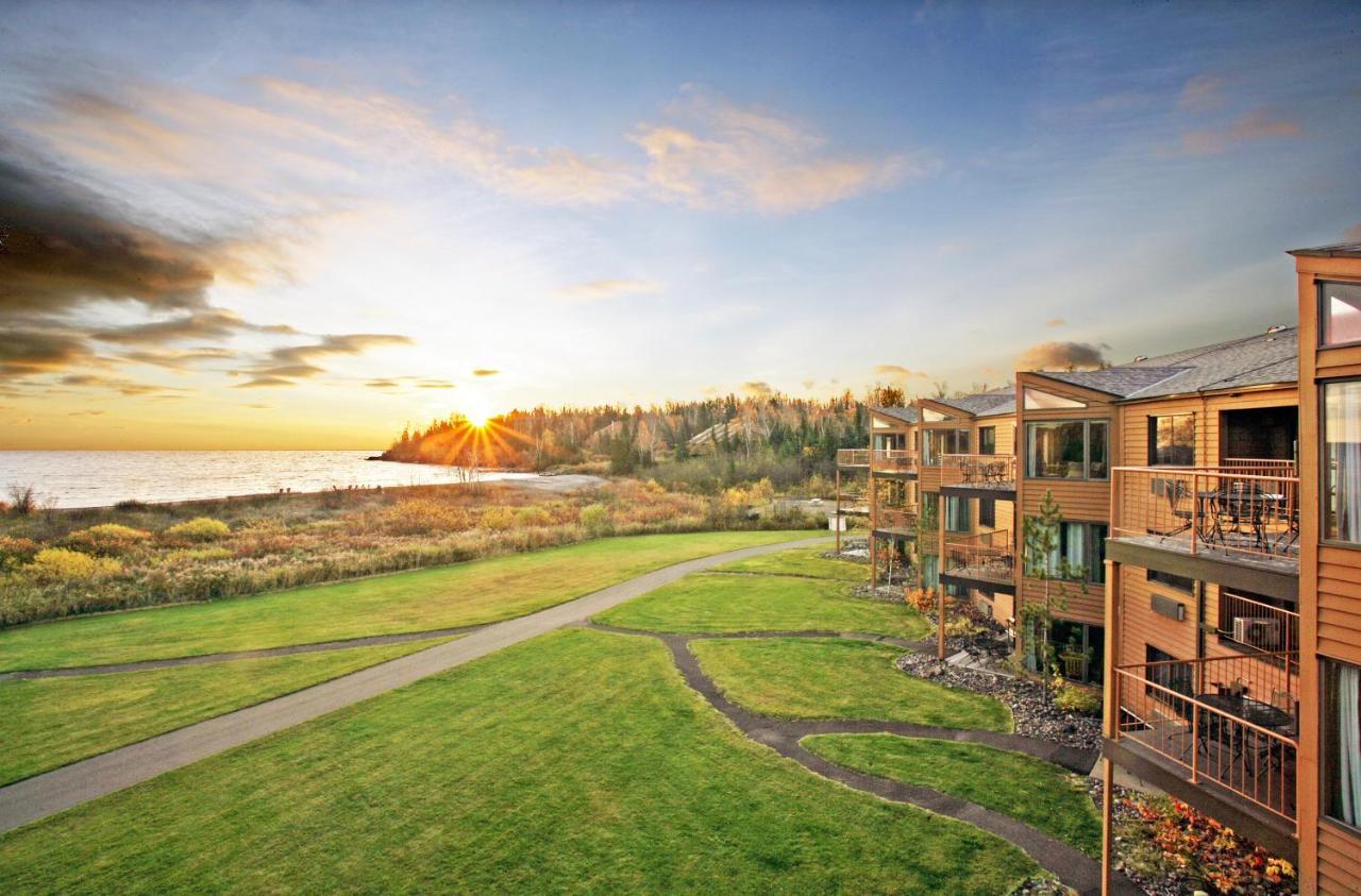 Superior Shores Resort Ту Харбърс Екстериор снимка