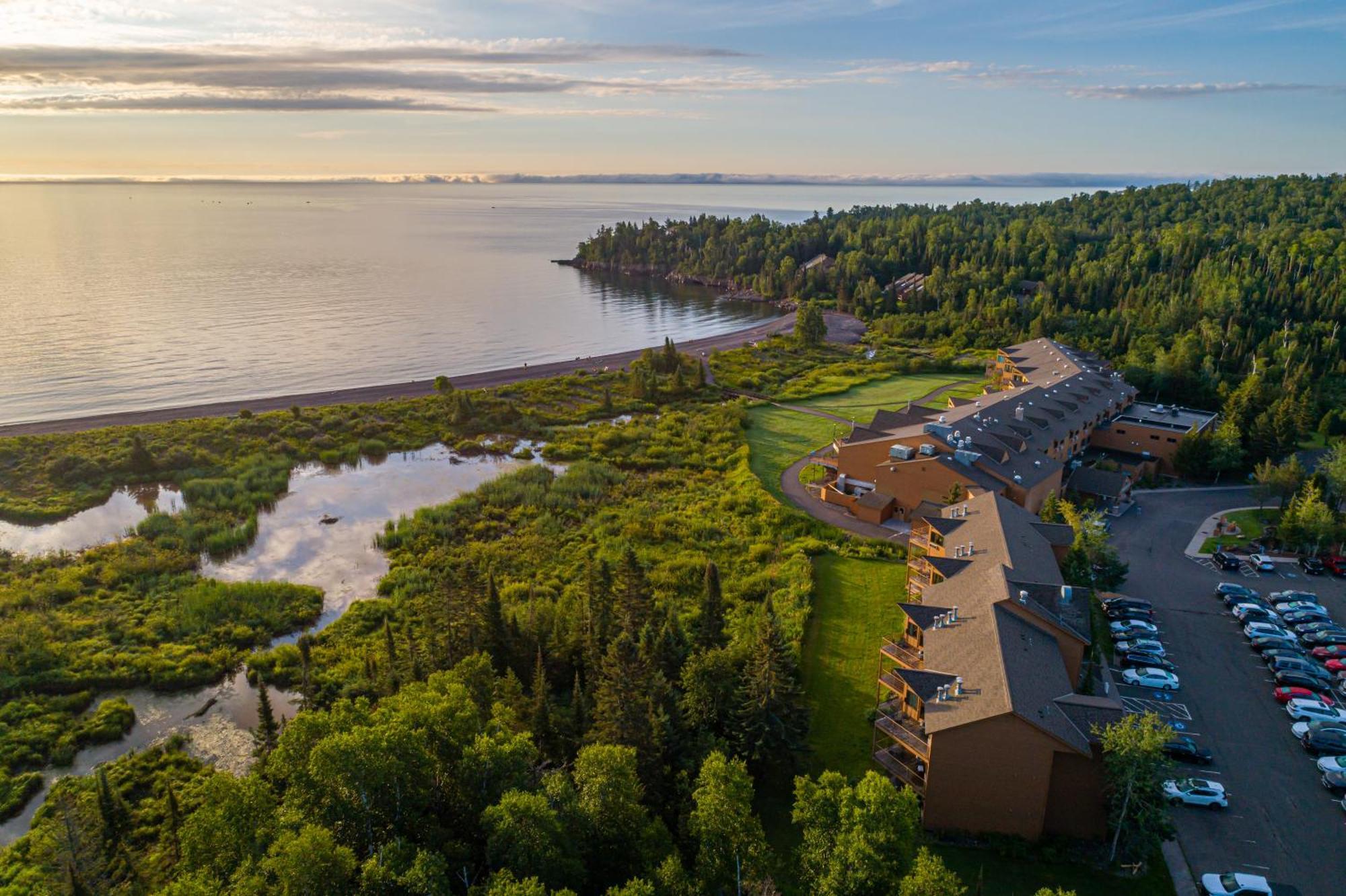 Superior Shores Resort Ту Харбърс Екстериор снимка