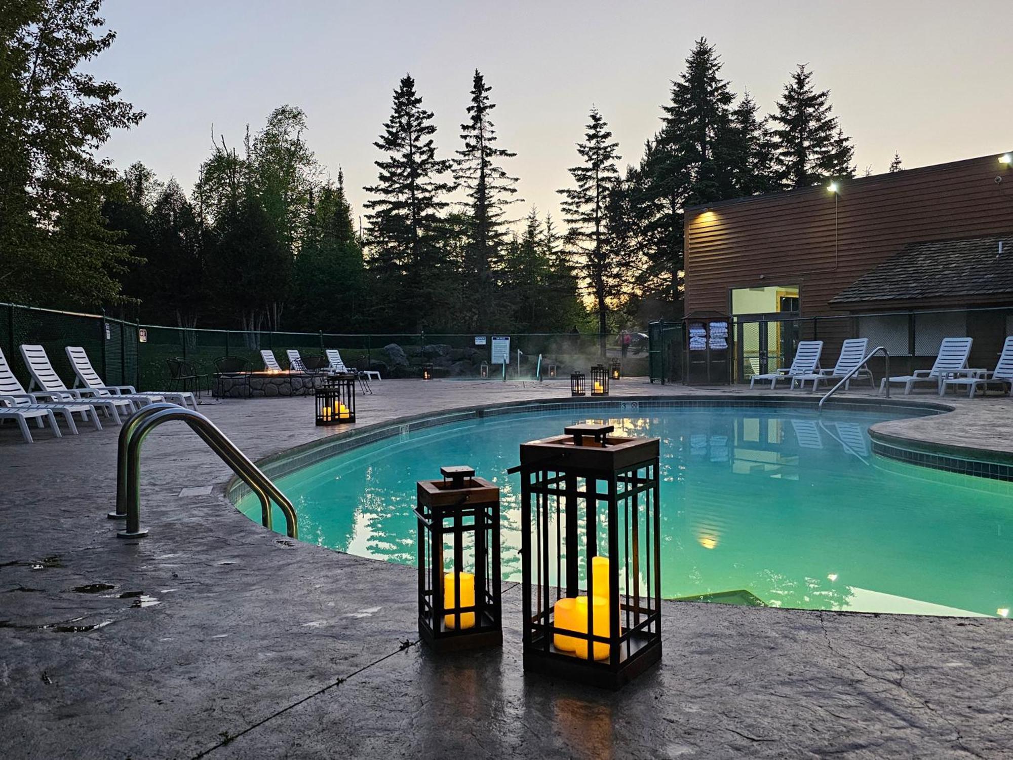 Superior Shores Resort Ту Харбърс Екстериор снимка
