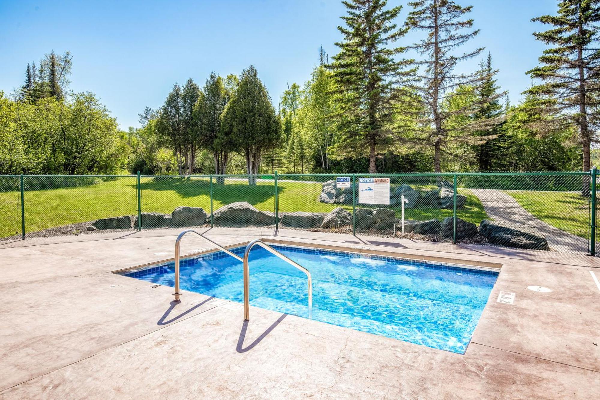 Superior Shores Resort Ту Харбърс Екстериор снимка