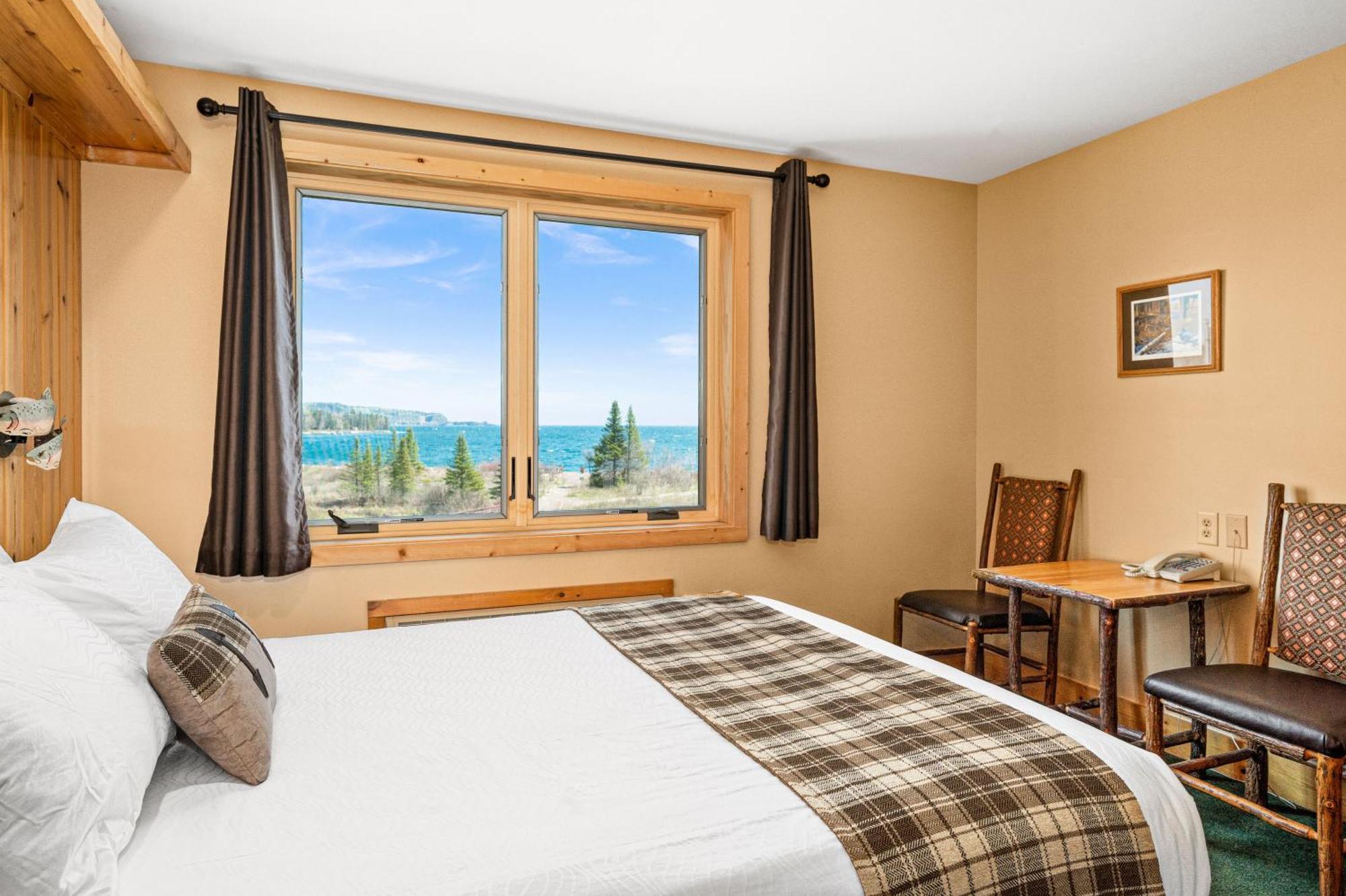 Superior Shores Resort Ту Харбърс Екстериор снимка