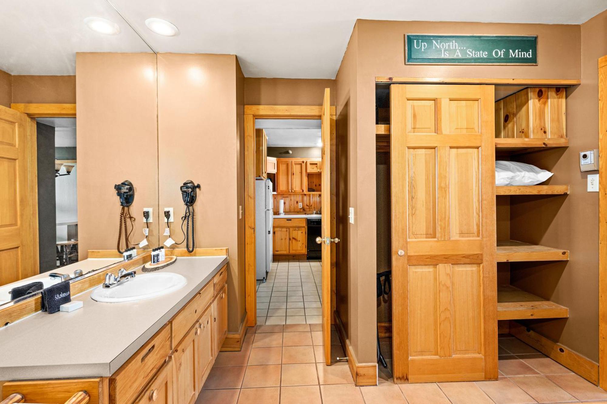 Superior Shores Resort Ту Харбърс Екстериор снимка