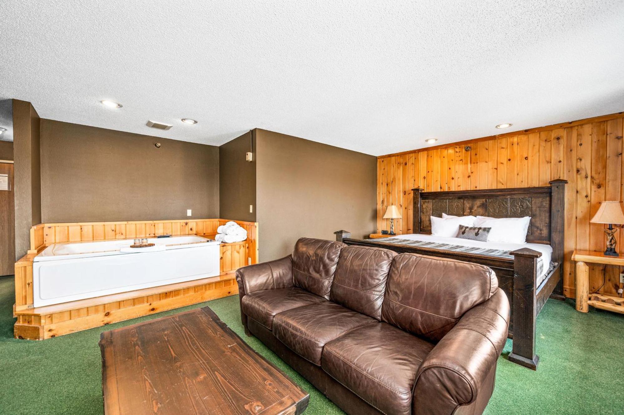 Superior Shores Resort Ту Харбърс Екстериор снимка