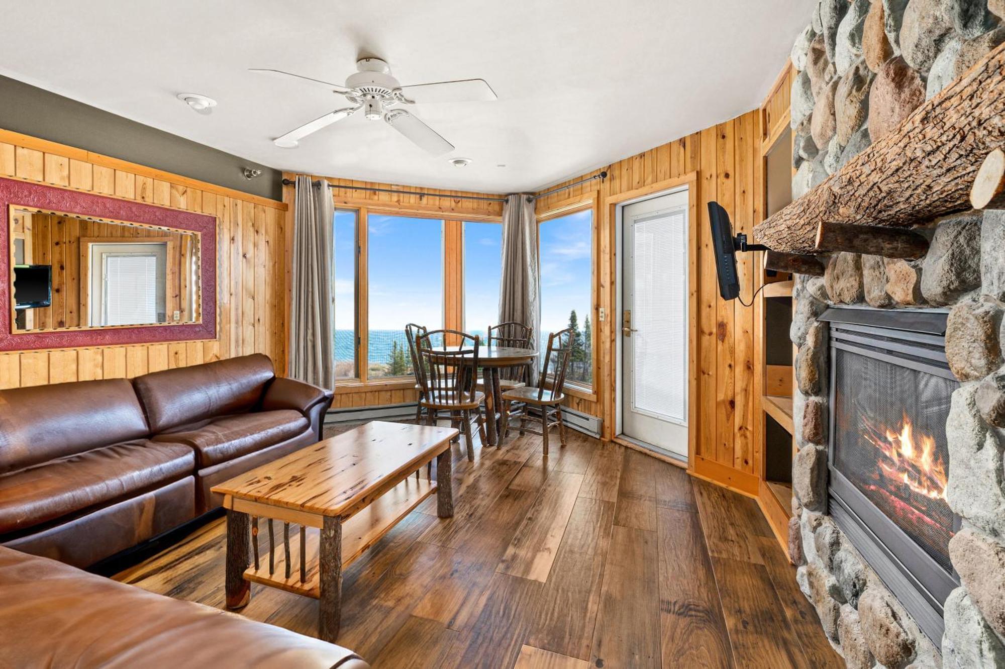 Superior Shores Resort Ту Харбърс Екстериор снимка