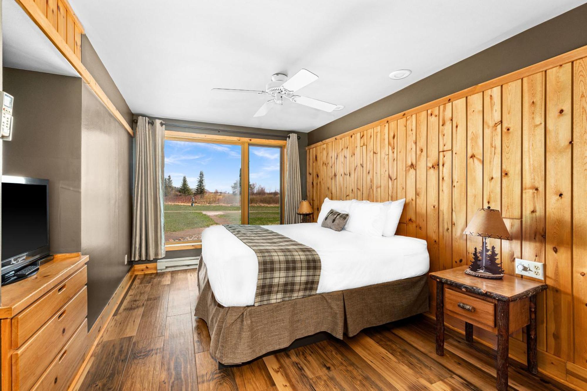 Superior Shores Resort Ту Харбърс Екстериор снимка