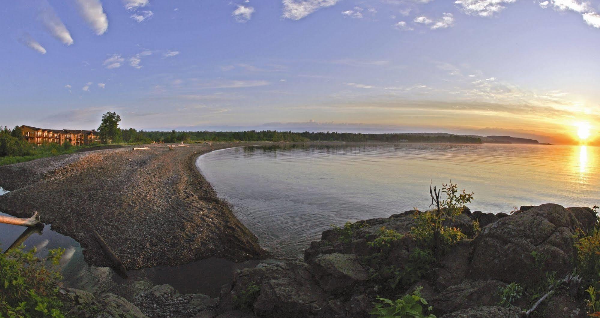 Superior Shores Resort Ту Харбърс Екстериор снимка